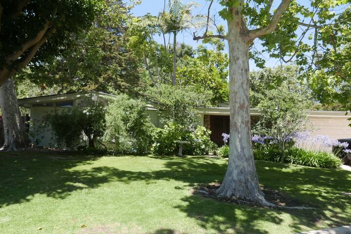 Architectural mid century home &private beach club gallery image 5