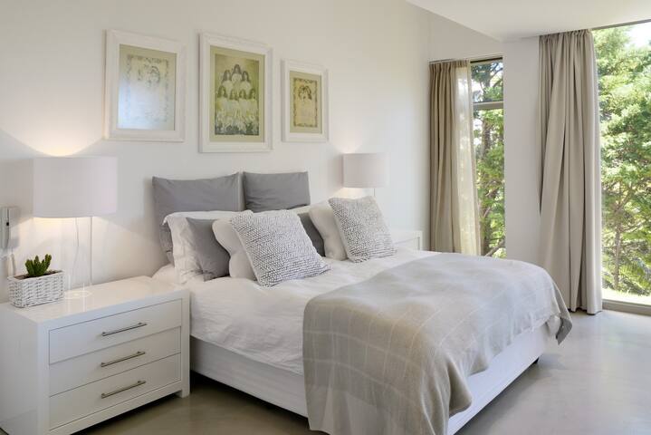 Camps Bay Panoramic Views gallery image 3