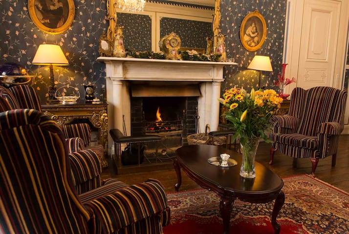 Inch House is a Georgian Country Mansion dating from 1720 surrounded by mature gardens and farmland with 1720 surrounded by mature gardens and farmland with wonderful views of the surrounding Tipperary hills. Show all 9 reviews Inch House, Tipperary - Houses for Rent in County - Airbnb