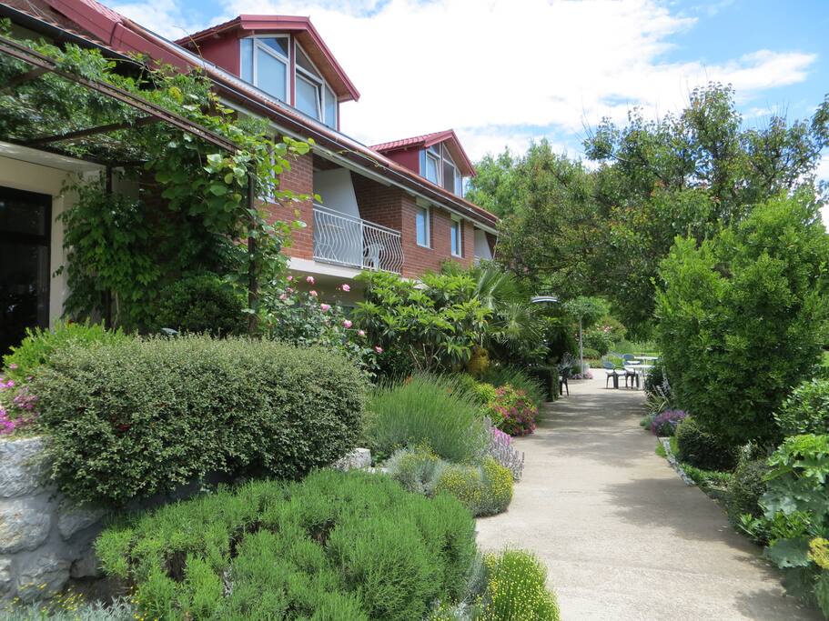 Garden side