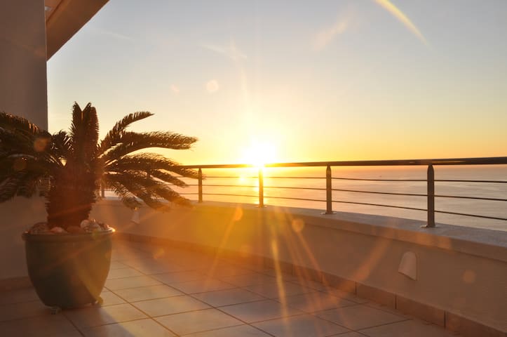 Bay Reflections Camps Bay Penthouse Apartment gallery image 2