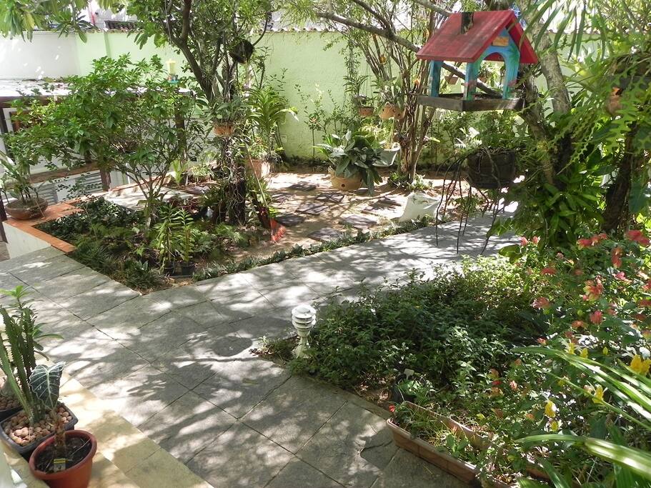 Main entrance garde