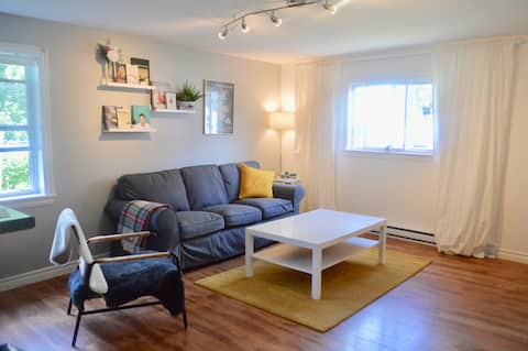 Downtown Dartmouth, Spacious Apartment for two