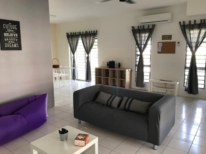 HOMESTAY Setia Alam....