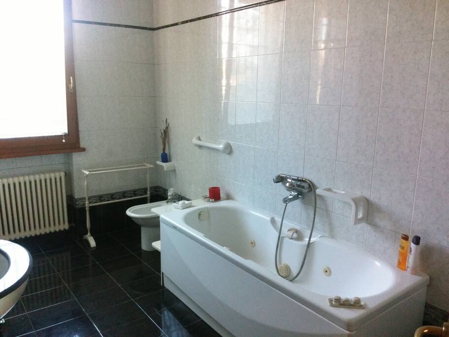Il bagno
Bathroom