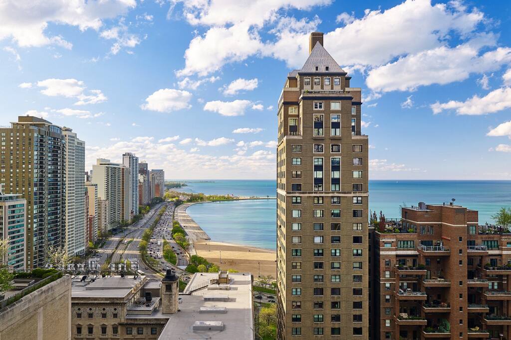 Beautiful lake and ohio beach located just 5 mins away