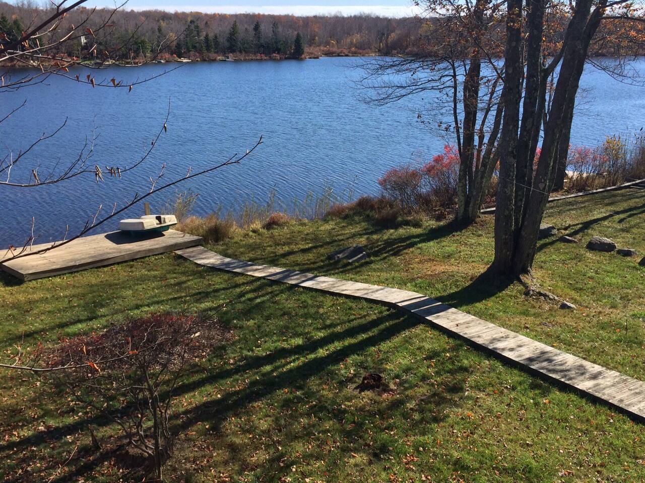 Charming Poconos Lakefront Cabin Cabins For Rent In Tobyhanna