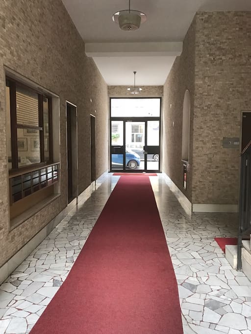 ingresso palazzo e portineria