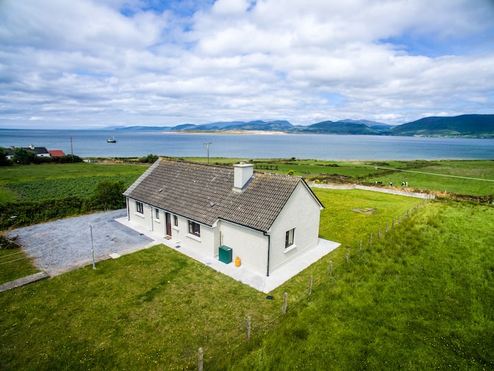 Hut site in An Seanchnoc (dún Cíaráin Theas)