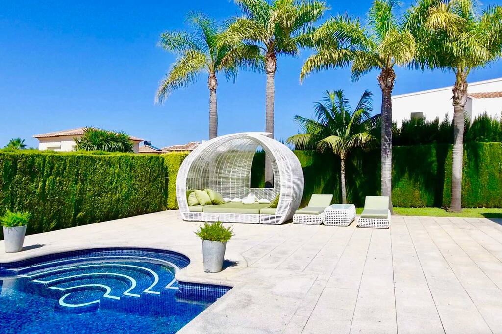 Big swimming pool 10 x 5 mtrs. with comfortable sunbeds transformed to the big ded.