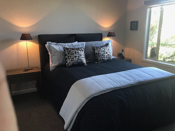 חדר שינה 2 (1 מתוך 2) - מיטת קווין סייז