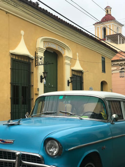 Llegada de huéspedes a Hostal La Casona Cueto