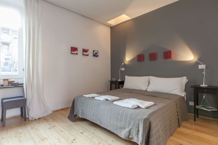 Chic & Cheap Apt 1 in Porta Venezia