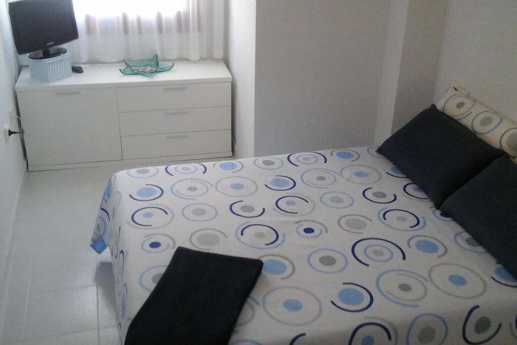 Almost new, quality viscoelastic matress, fitted with aloe vera viscoelastic pillows.
