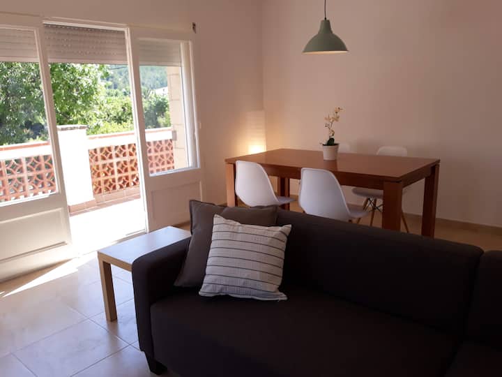 Alt Penedes, Terra De Vinya, Sol, Aigua I Muntanya - Pontons