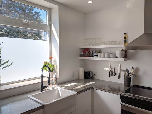 Little Brick House-2 Bedroom Private Home