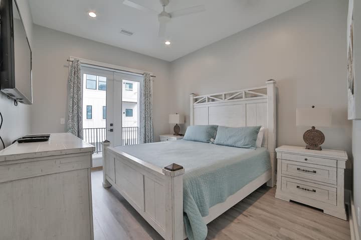 King Suite 1 - Ghorofa ya 1 - Kitanda aina ya King, Bafu Kamili, Roshani