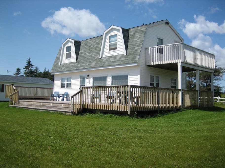 The Cottage has a wrap around deck facing the Ocean