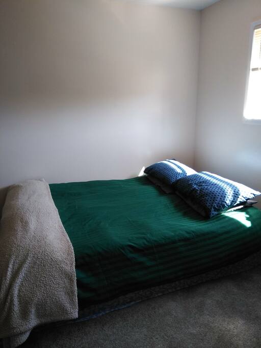 Queen bed fit for a king!