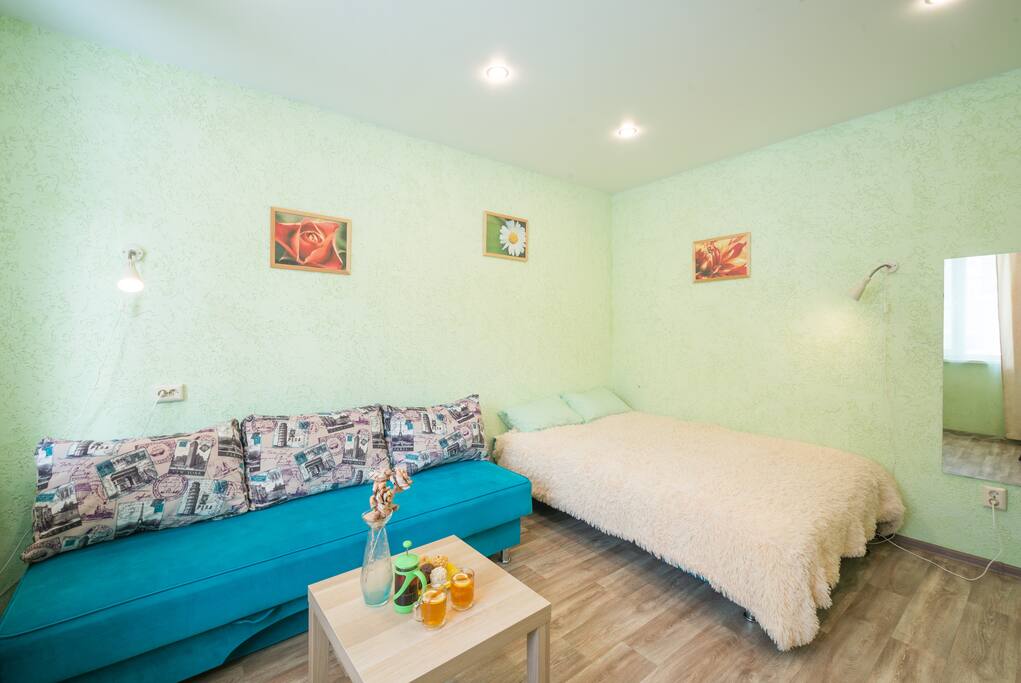 Гостиная-спальня с 4 спальными местами и телевизором*****Living room-bedroom with 4 sleeping places and TV.