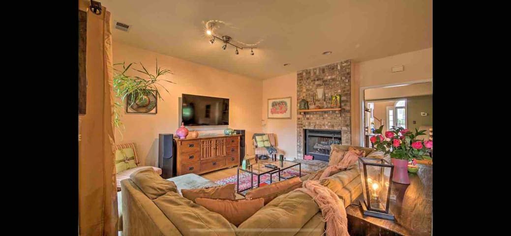 Spacious 4BR in Germantown | 5 Min to Broadway