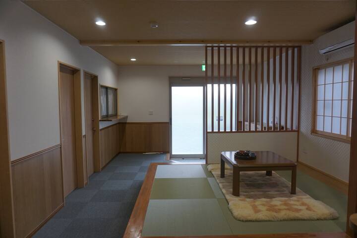 Karin Doo Hotel mit Bad, in der Nähe des Flughafens Narita, kostenloser Transfer zum Bahnhof Narita. Neu gebautes Nichtraucherzimmer, sauber