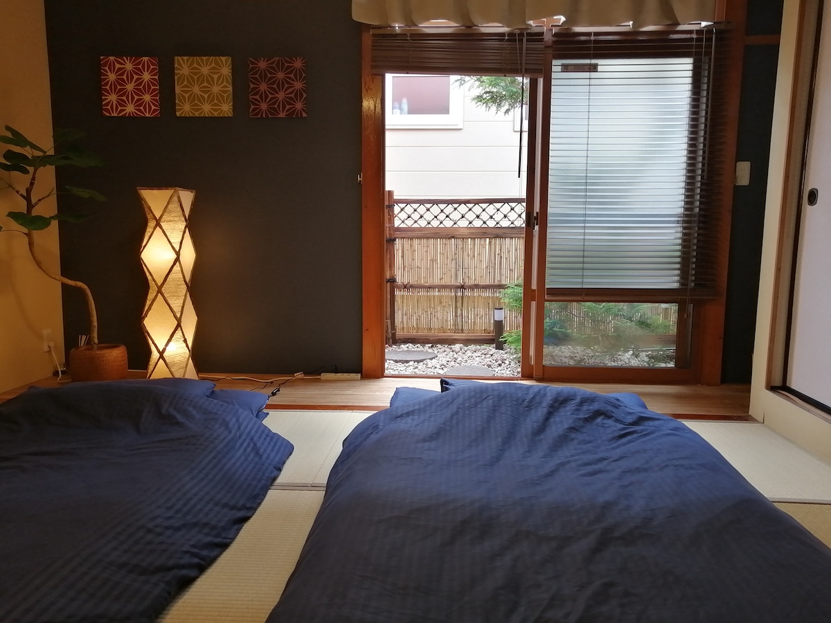 room1 (bedroom with garden view)