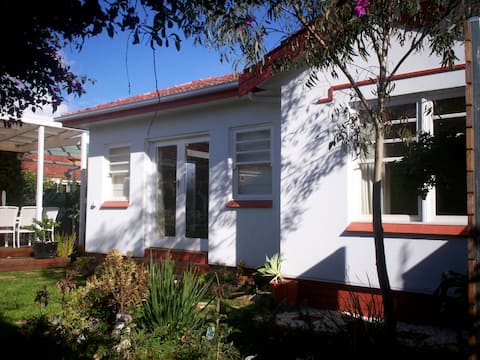 Deco Garden Cottage