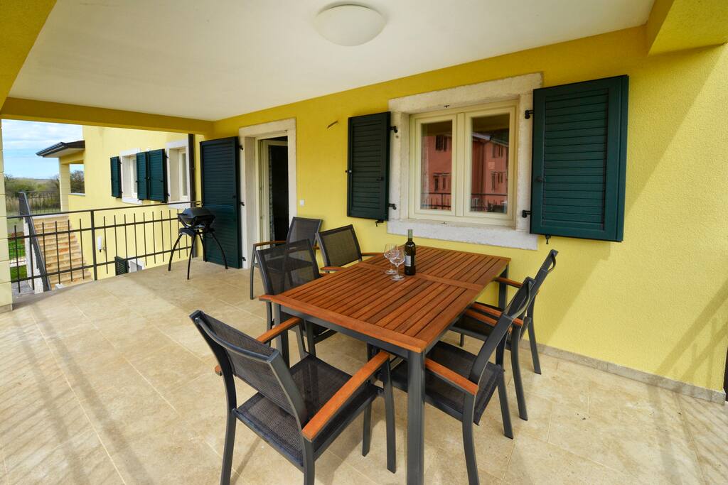 Terrasse mit Grill