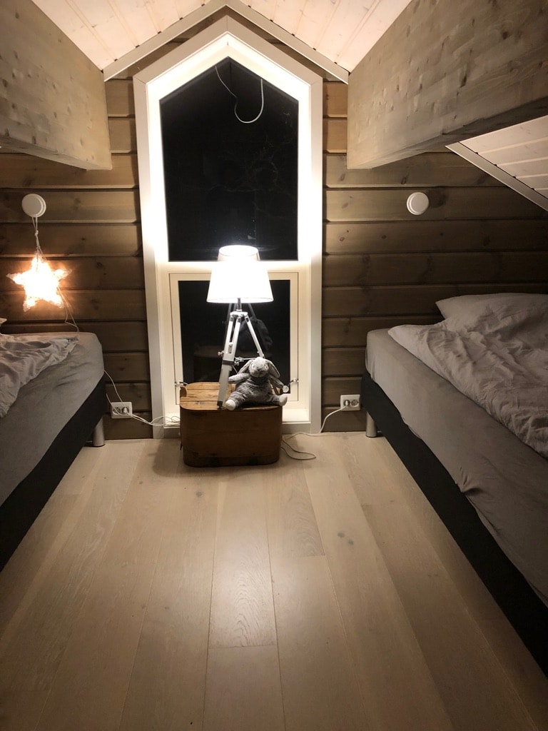 Loftová spálňa. Dve manželské postele, izba pre 4 osoby.