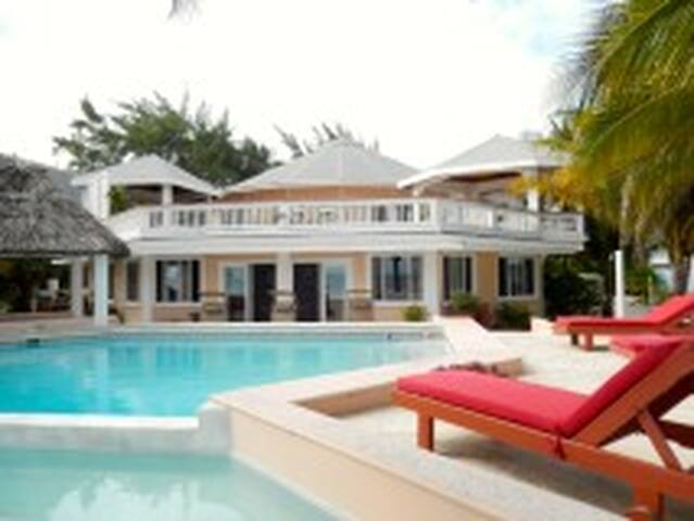 Casa Redonda Private Home 4 Bedrooms/2 baths