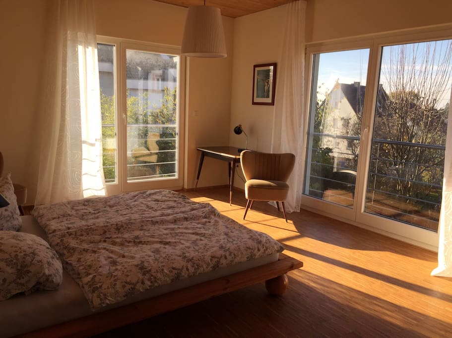 Schlafzimmer im Obergeschoß mit tollem Ausblick