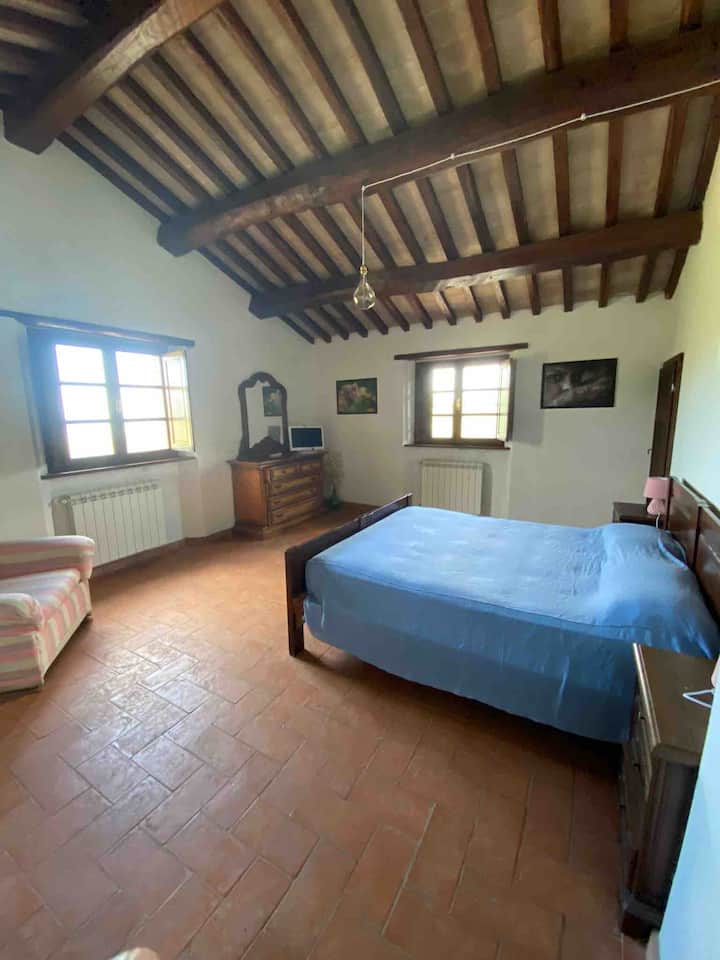 غرفة مزدوجة كبيرة في الطابق الأول