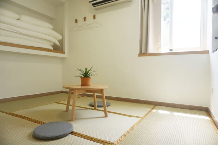 {50 steps to Chichaolou} Alleys Mongkok / Legal B&B / Tatami Small Space Jago / Ishizuka Food Area / Old House White Small Sky