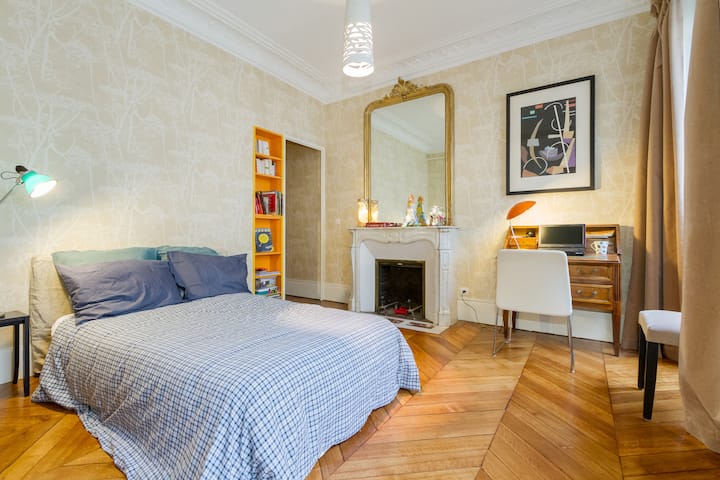 Habitación 2 con baño privado./ BR n°2 tiene baño privado.