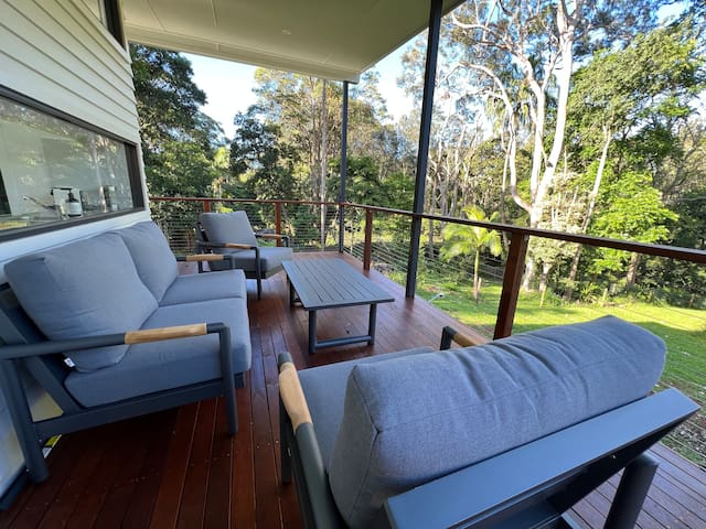 Heated plunge pool bush outlook walk to the beach