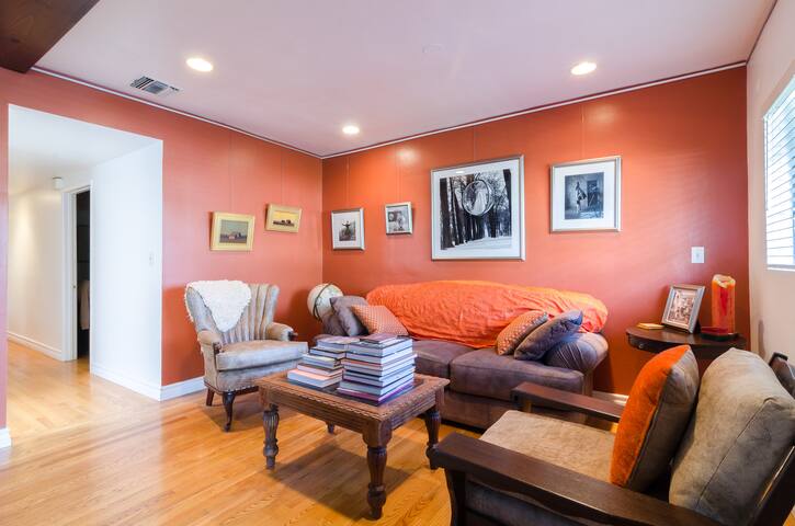Gorgeous, remodeled, private home Woodland Hills gallery image 4