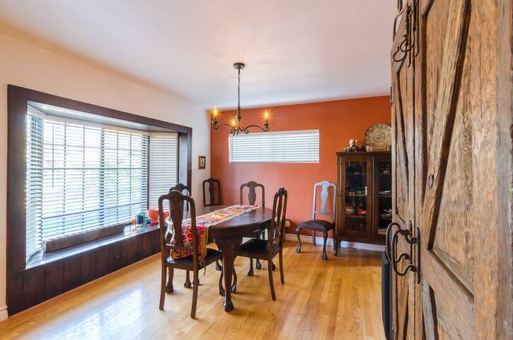 Gorgeous, remodeled, private home Woodland Hills gallery image 5