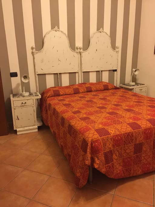 Letto matrimoniale in stile