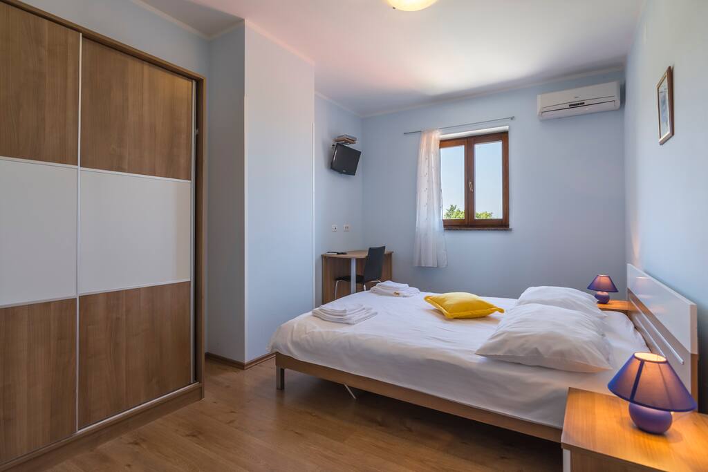Family room 2a