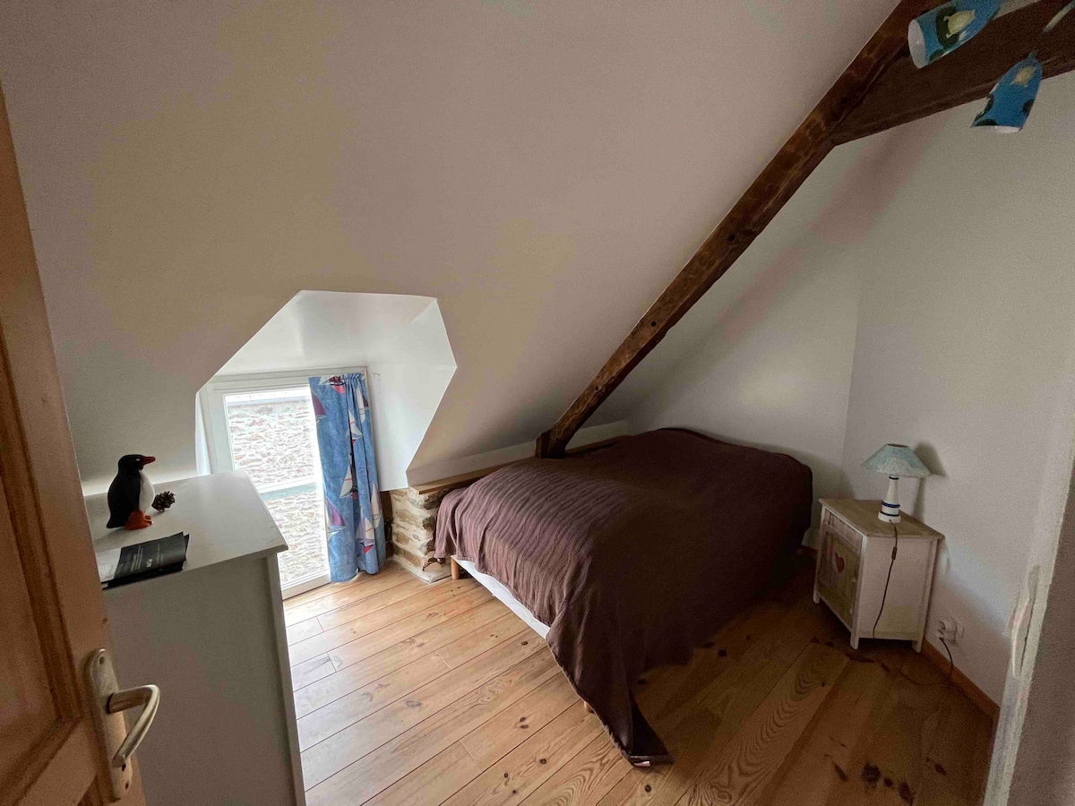 1. spavaća soba s bračnim krevetom (na katu)