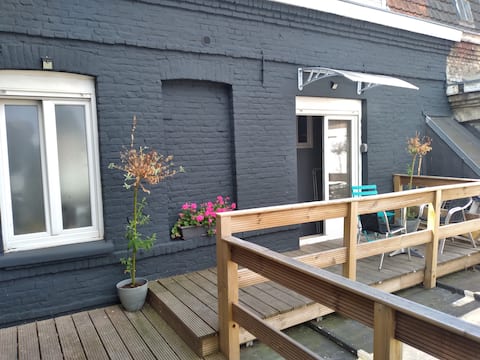 Popular Airbnb listing: Cozy 2 bedroom apartment 2 minutes from the metro in Fives