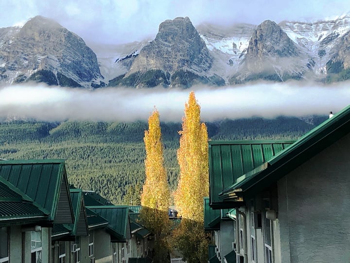 2 Bedroom Chalet between Canmore & Banff(sleeps 6) Townhouses for