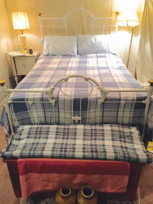 Snuggle into this spacious cozy bedroom. We have down comforter, wool blankets or polar fleece to choose from!