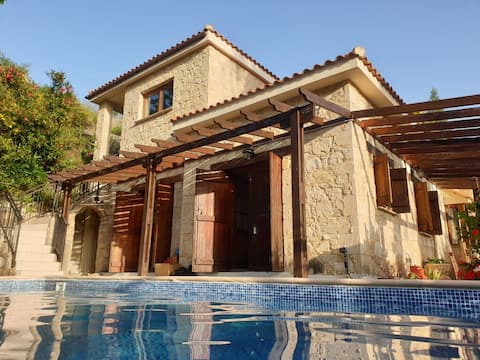 Spacious, peaceful apartment with private pool