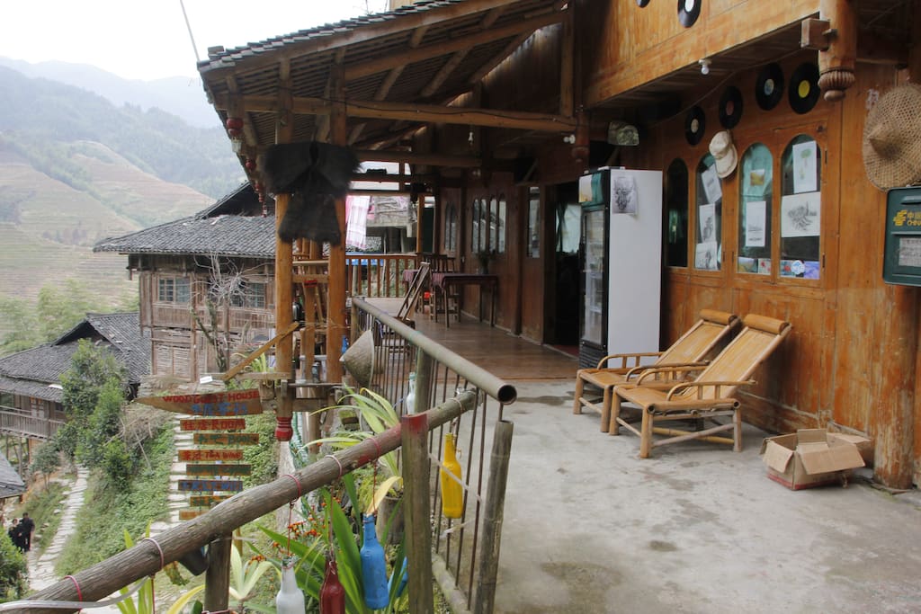 The balcony is very comfortable, can enjoy the beautiful scenery of the terrace.