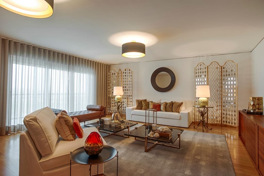 Large Living Room with TV and wireless WI-FI.