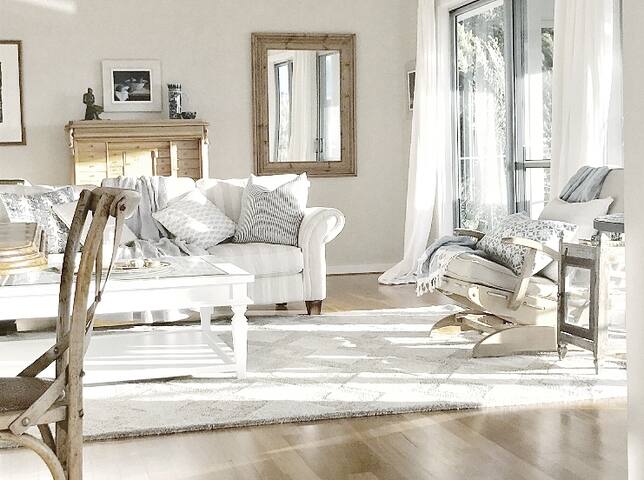 SEAKEEPERS, just minutes to the edge of the sea.