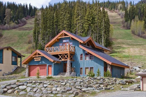 Best Ski-In/Out location on the Mountain!