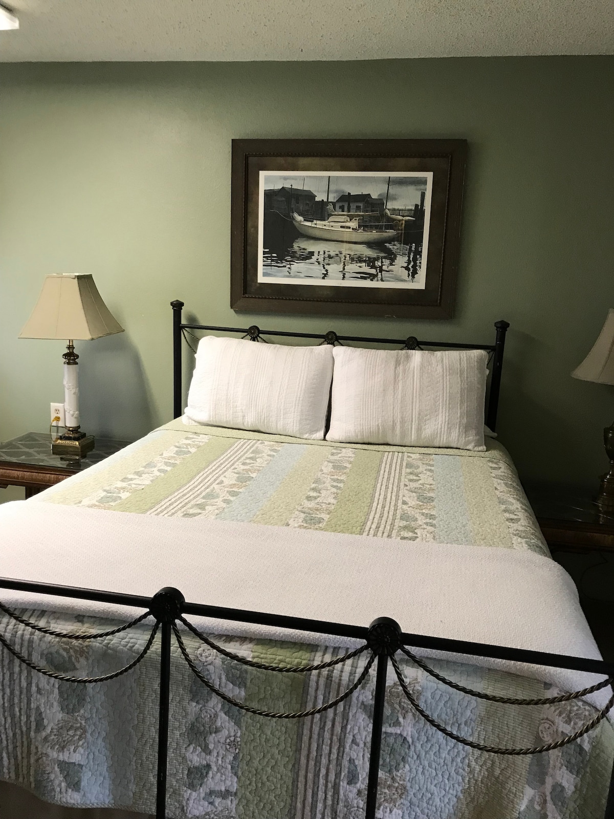 日出客房-标准双人床-上层